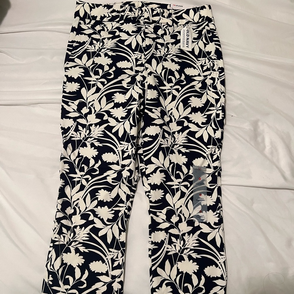 Old Navy pants pixie skinny size 0